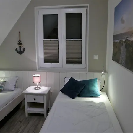Holiday home Reethaus Lise - Familienfreundlich Mit Strandkorb, Kamin Und Bollerwagen - 12 Gehminuten Zum Laengsten Ruegens Glowe