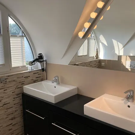 Reethaus Lise - Familienfreundlich Mit Strandkorb, Kamin Und Bollerwagen - 12 Gehminuten Zum Laengsten Ruegens * גלווה