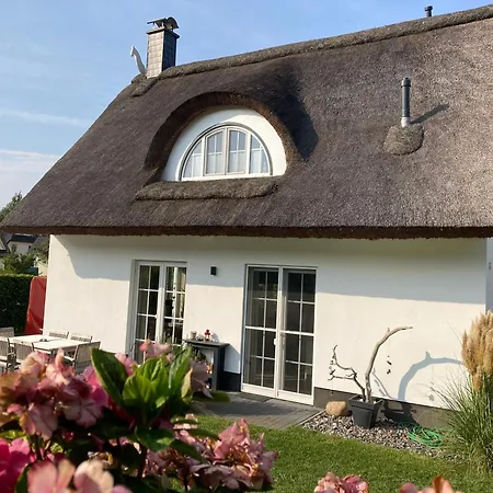 Holiday home Reethaus Lise - Familienfreundlich Mit Strandkorb, Kamin Und Bollerwagen - 12 Gehminuten Zum Laengsten Ruegens Glowe