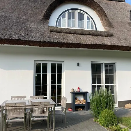 Reethaus Lise - Familienfreundlich Mit Strandkorb, Kamin Und Bollerwagen - 12 Gehminuten Zum Laengsten Ruegens * Glowe